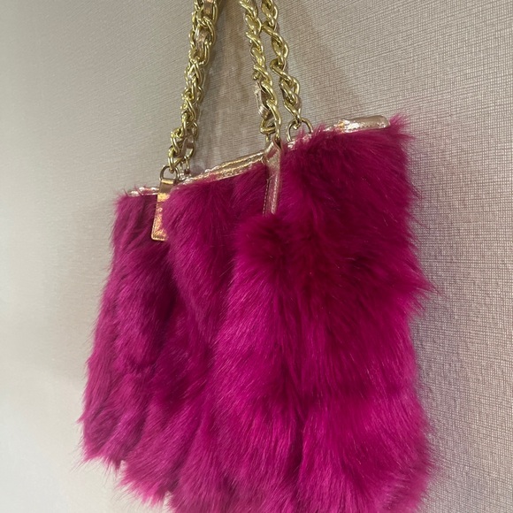 BETSEY JOHNSON fuchsia faux fur purse - Picture 6 of 15